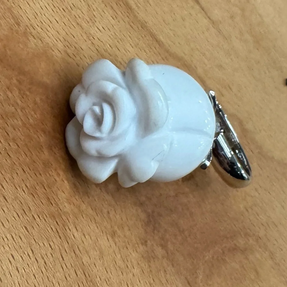 Morganne Bello White Agate Diamond Ring - Picture 4 of 9